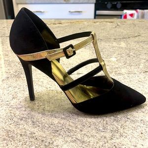 Charles David pointy toe pump